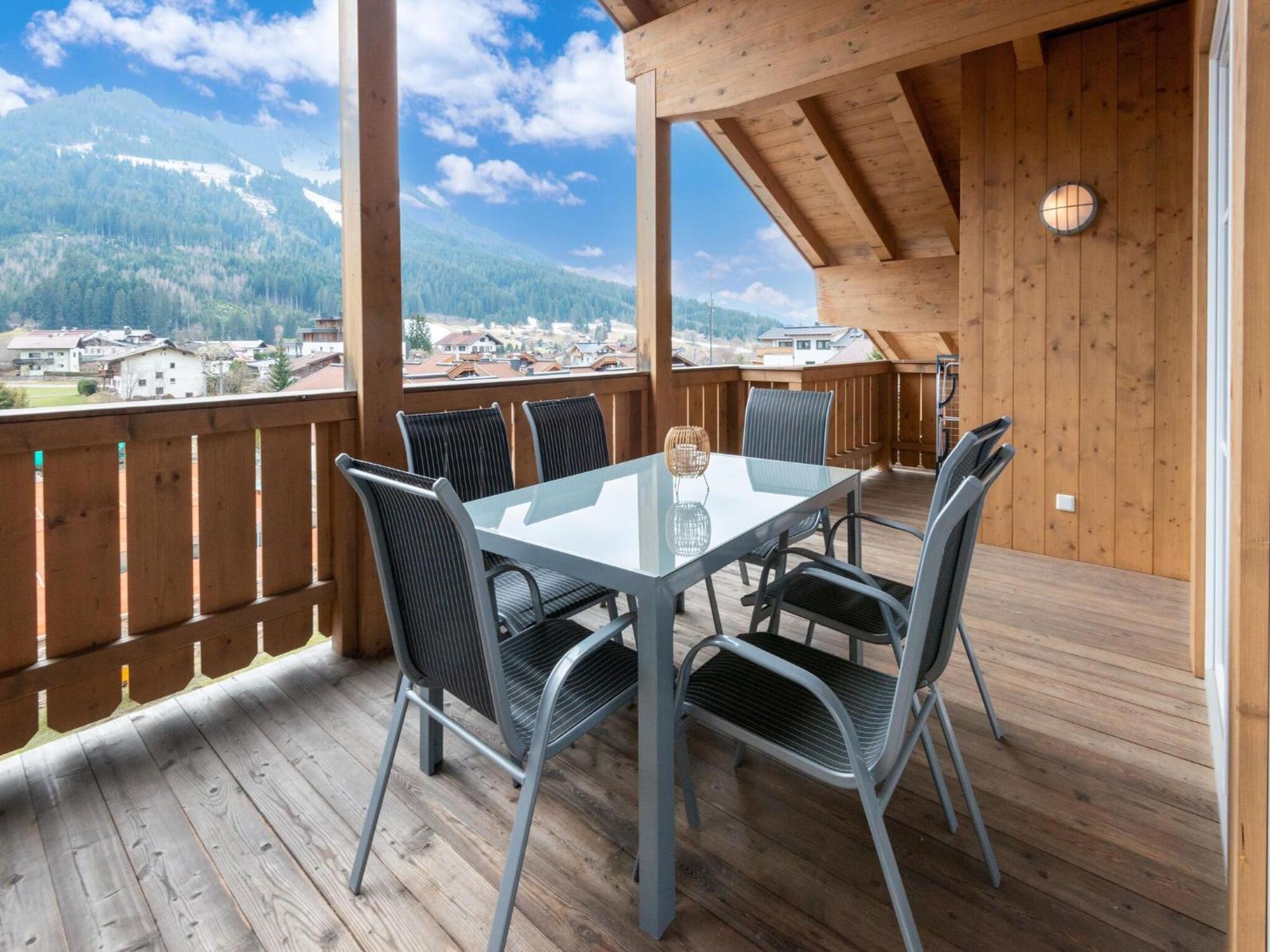 Luxury Penthouse With Balcony Ski Storage Carport Lift Apartment Brixen im Thale Bagian luar foto