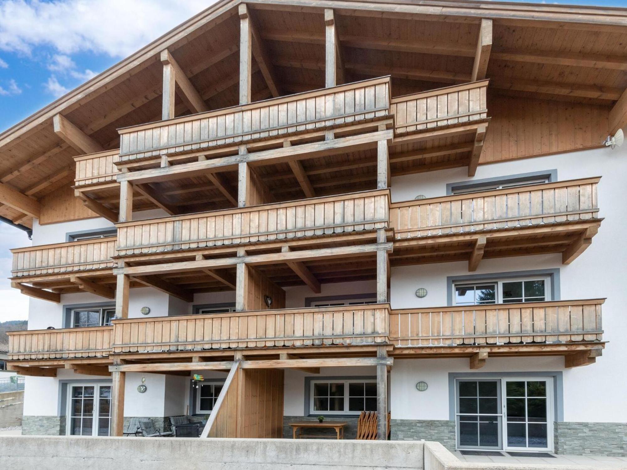 Luxury Penthouse With Balcony Ski Storage Carport Lift Apartment Brixen im Thale Bagian luar foto