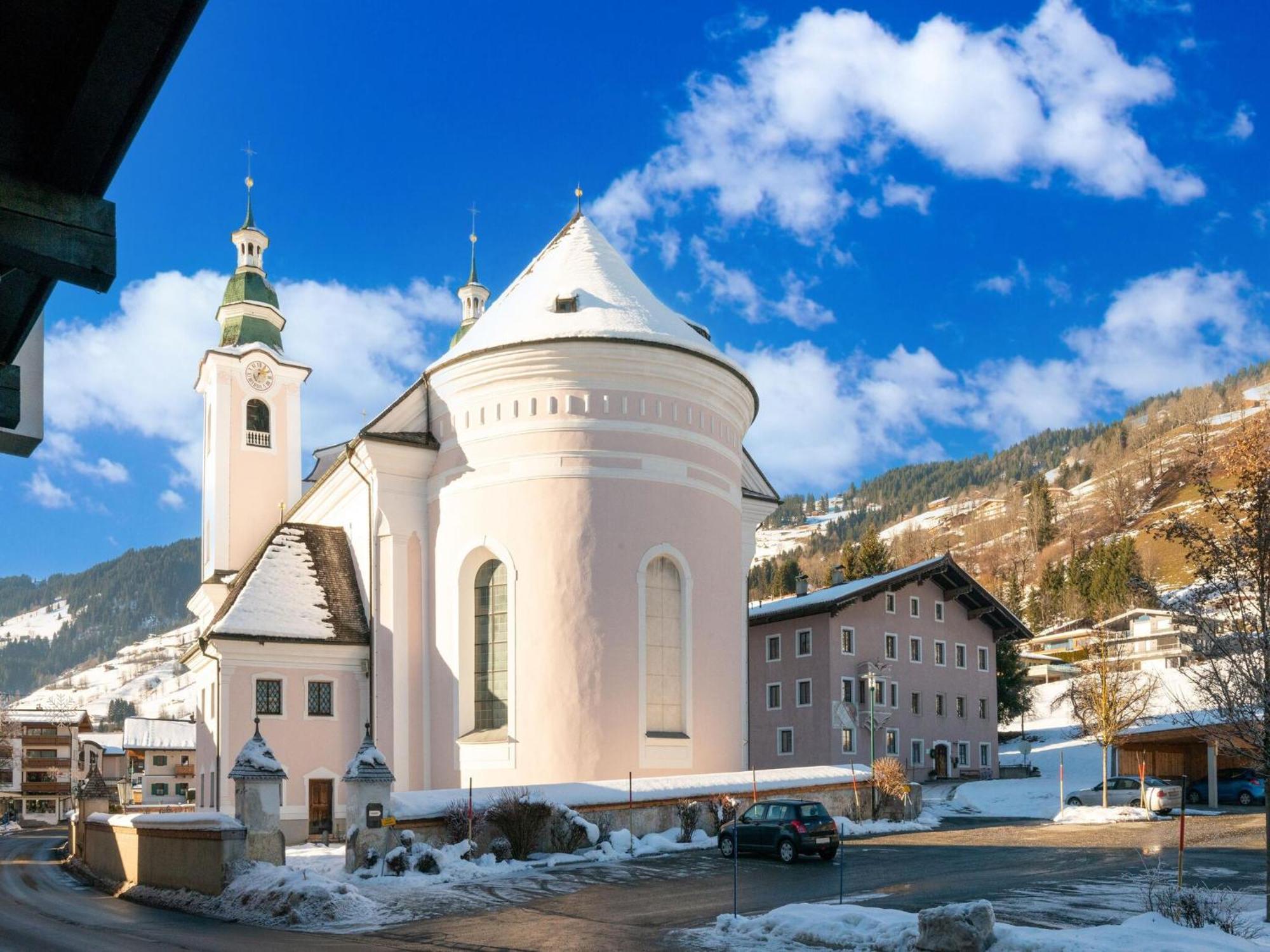 Luxury Penthouse With Balcony Ski Storage Carport Lift Apartment Brixen im Thale Bagian luar foto