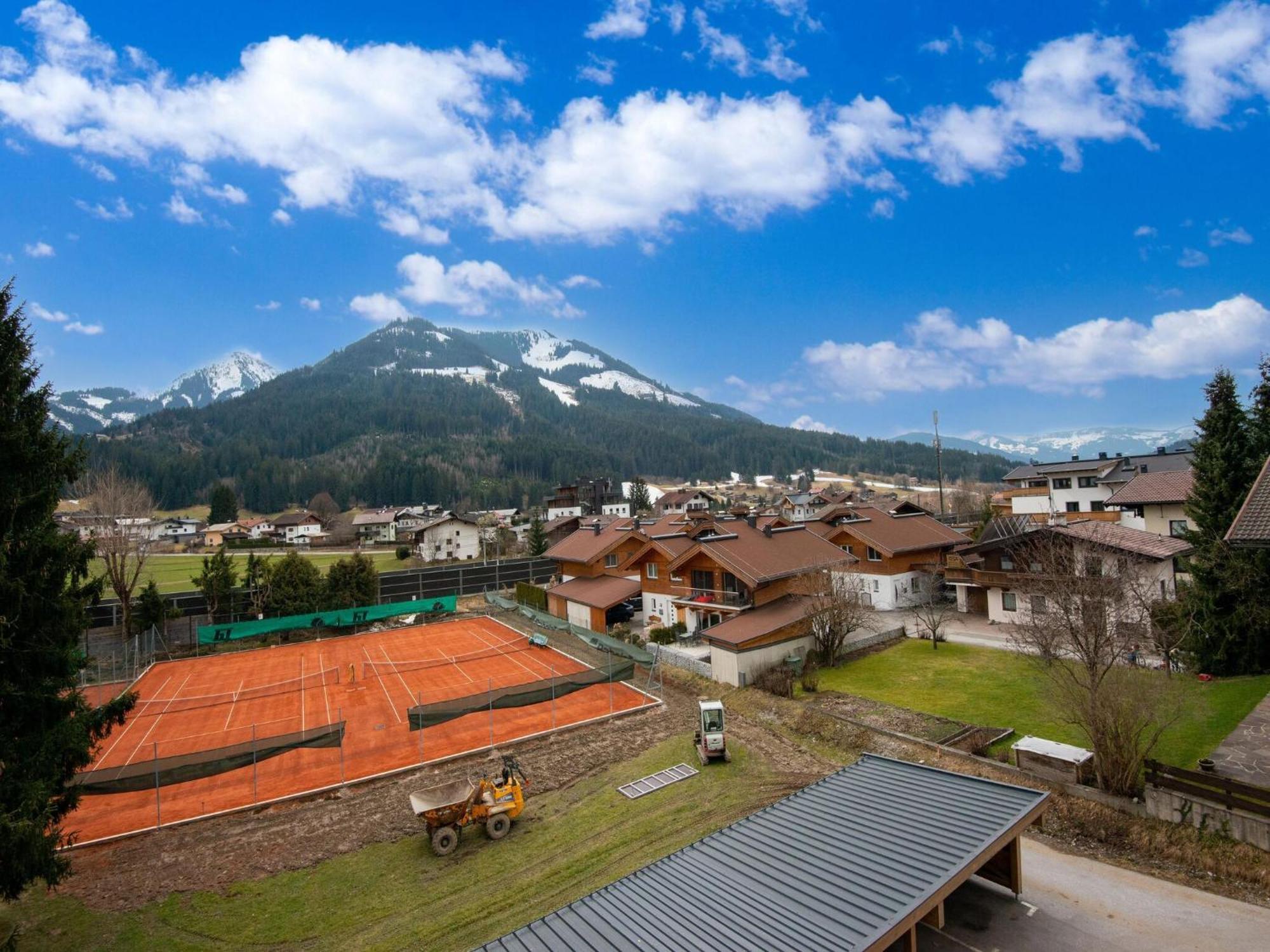 Luxury Penthouse With Balcony Ski Storage Carport Lift Apartment Brixen im Thale Bagian luar foto