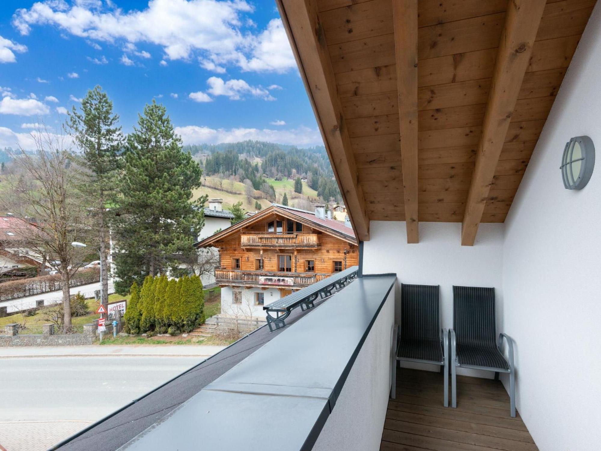 Luxury Penthouse With Balcony Ski Storage Carport Lift Apartment Brixen im Thale Bagian luar foto