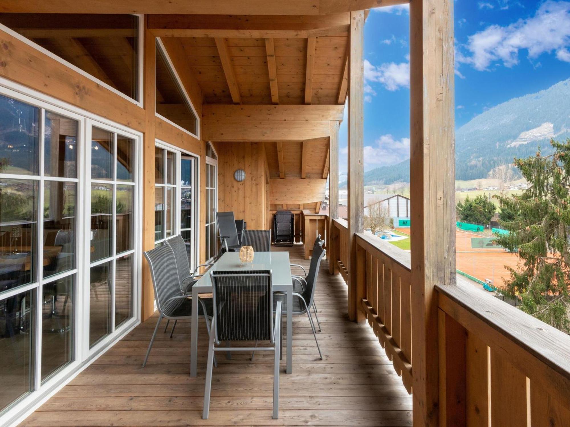 Luxury Penthouse With Balcony Ski Storage Carport Lift Apartment Brixen im Thale Bagian luar foto