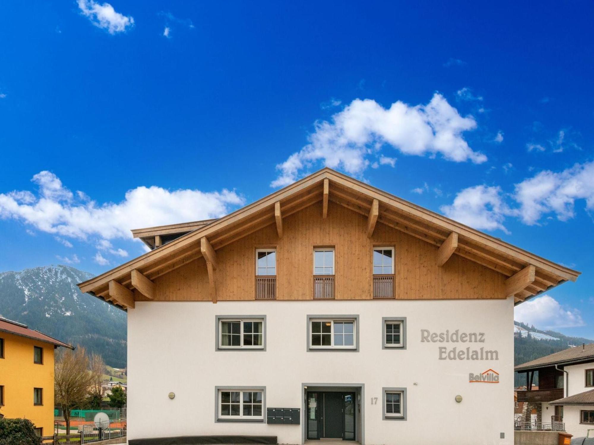 Luxury Penthouse With Balcony Ski Storage Carport Lift Apartment Brixen im Thale Bagian luar foto