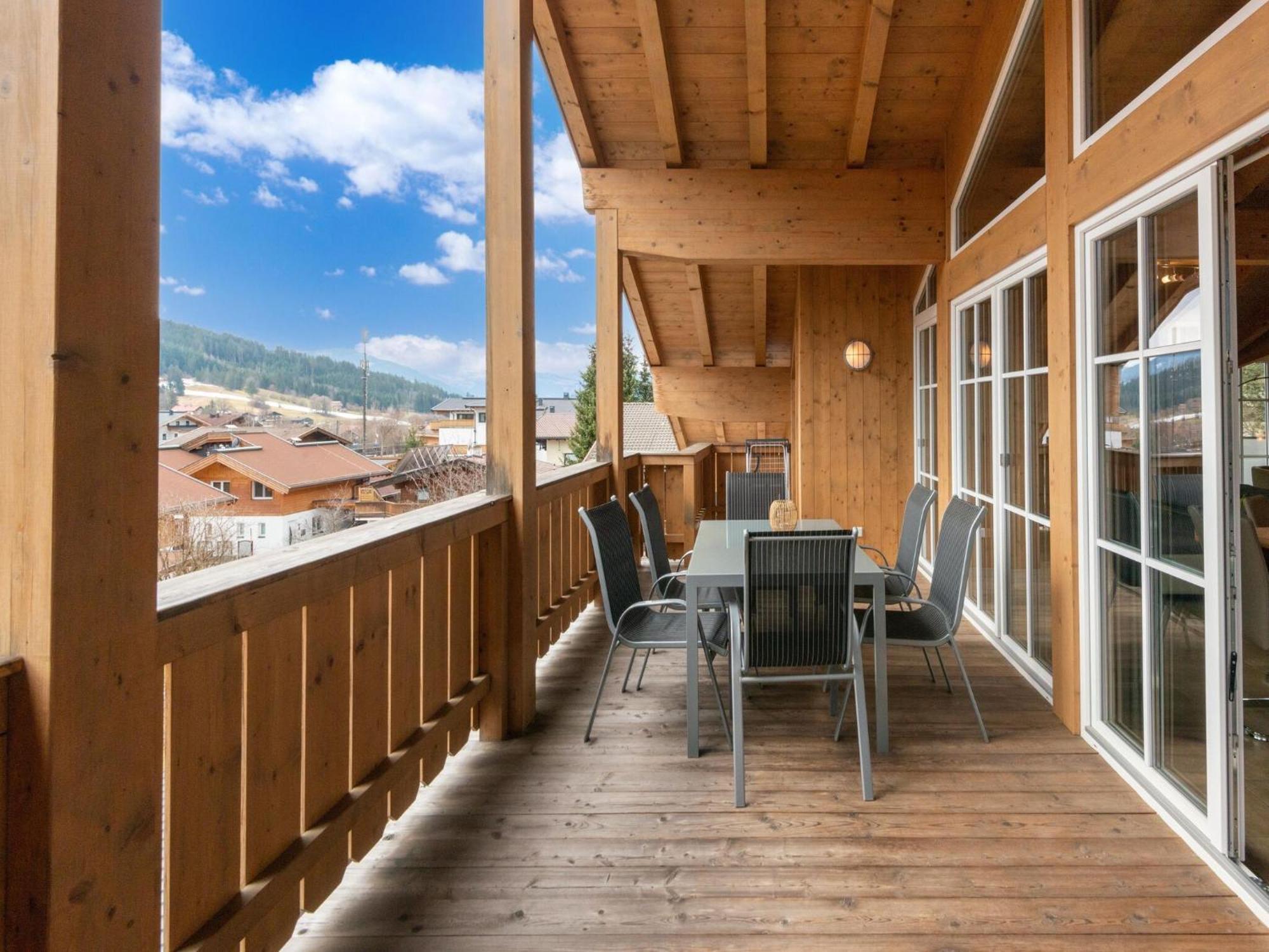 Luxury Penthouse With Balcony Ski Storage Carport Lift Apartment Brixen im Thale Bagian luar foto