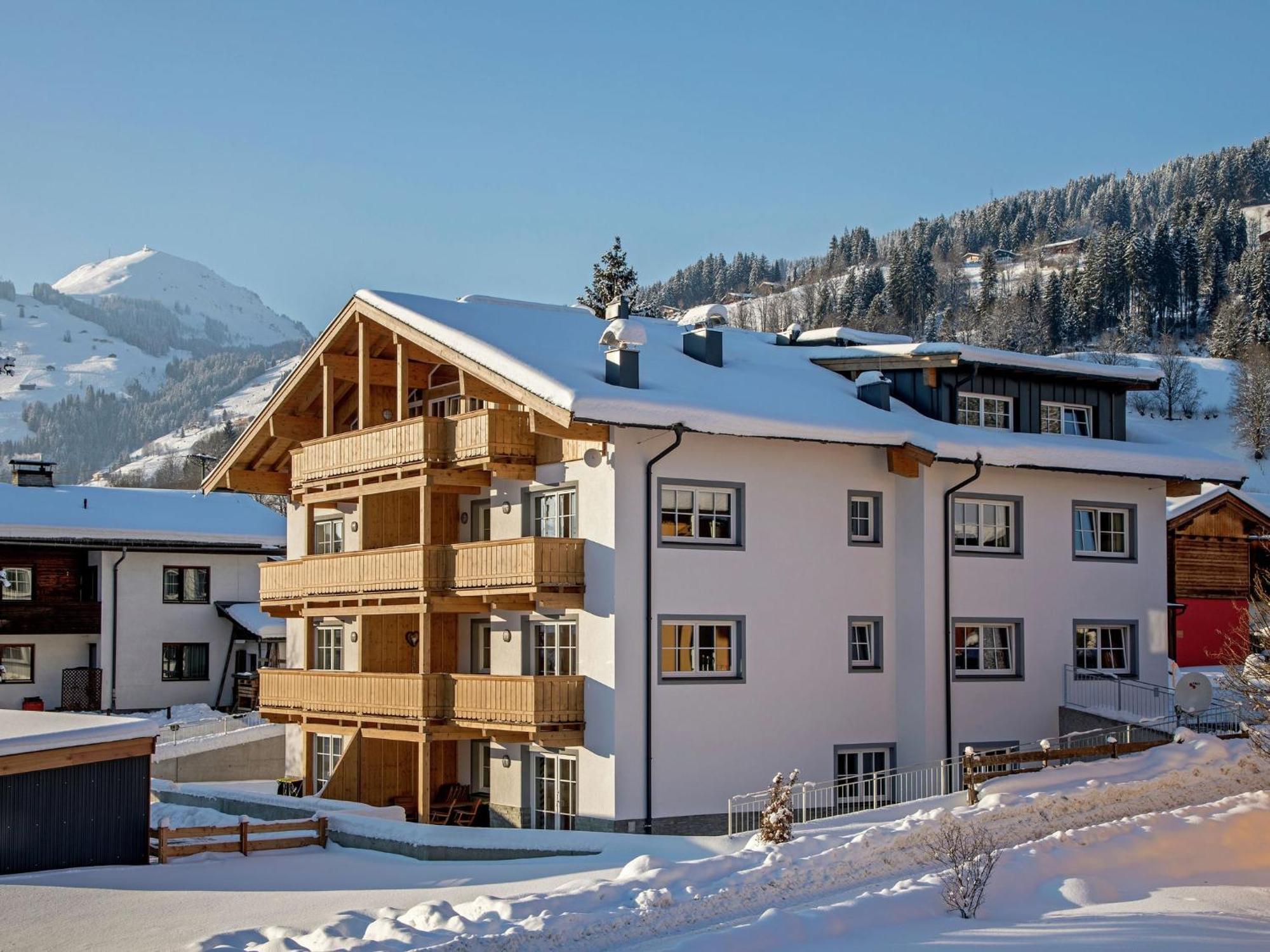 Luxury Penthouse With Balcony Ski Storage Carport Lift Apartment Brixen im Thale Bagian luar foto