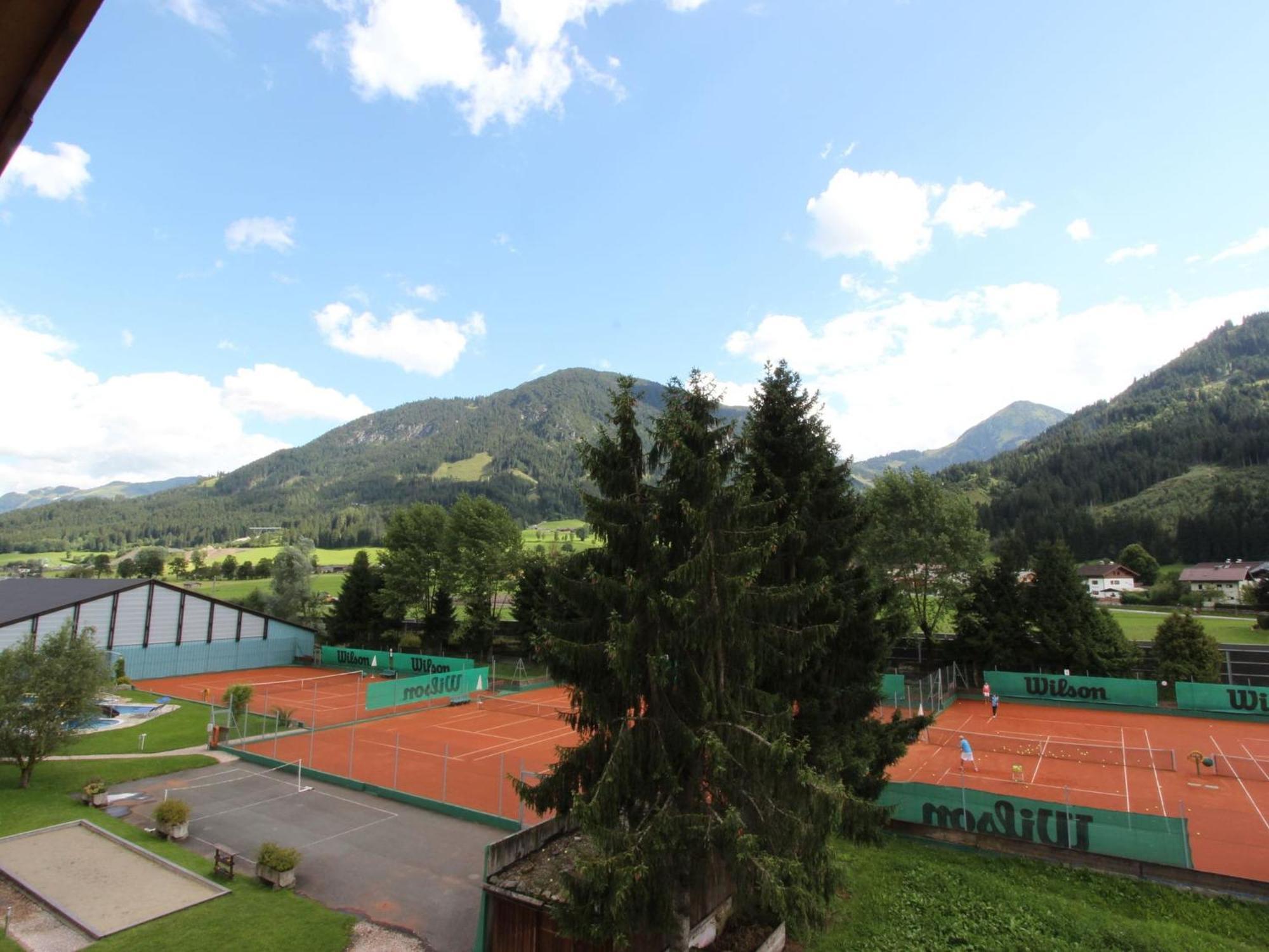 Luxury Penthouse With Balcony Ski Storage Carport Lift Apartment Brixen im Thale Bagian luar foto