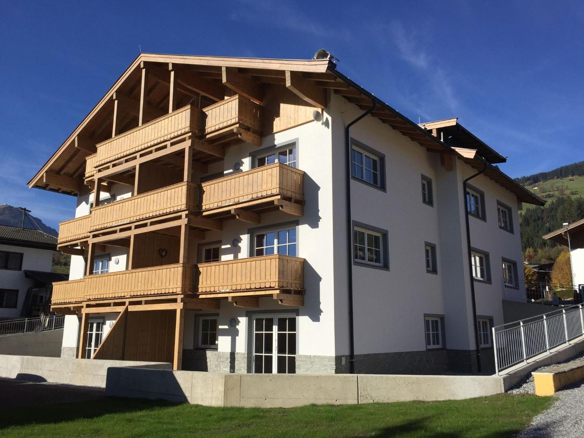 Luxury Penthouse With Balcony Ski Storage Carport Lift Apartment Brixen im Thale Bagian luar foto