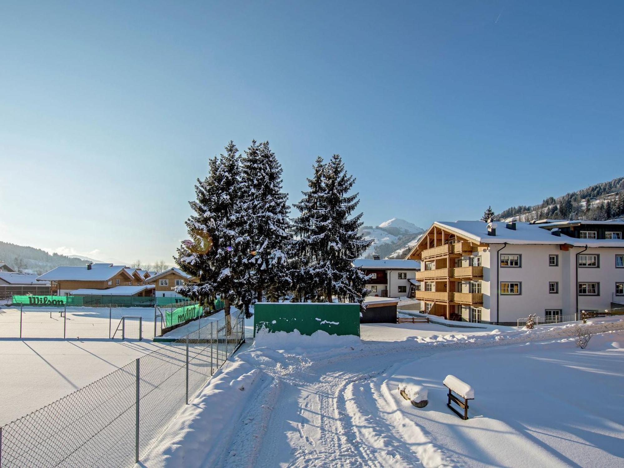 Luxury Penthouse With Balcony Ski Storage Carport Lift Apartment Brixen im Thale Bagian luar foto